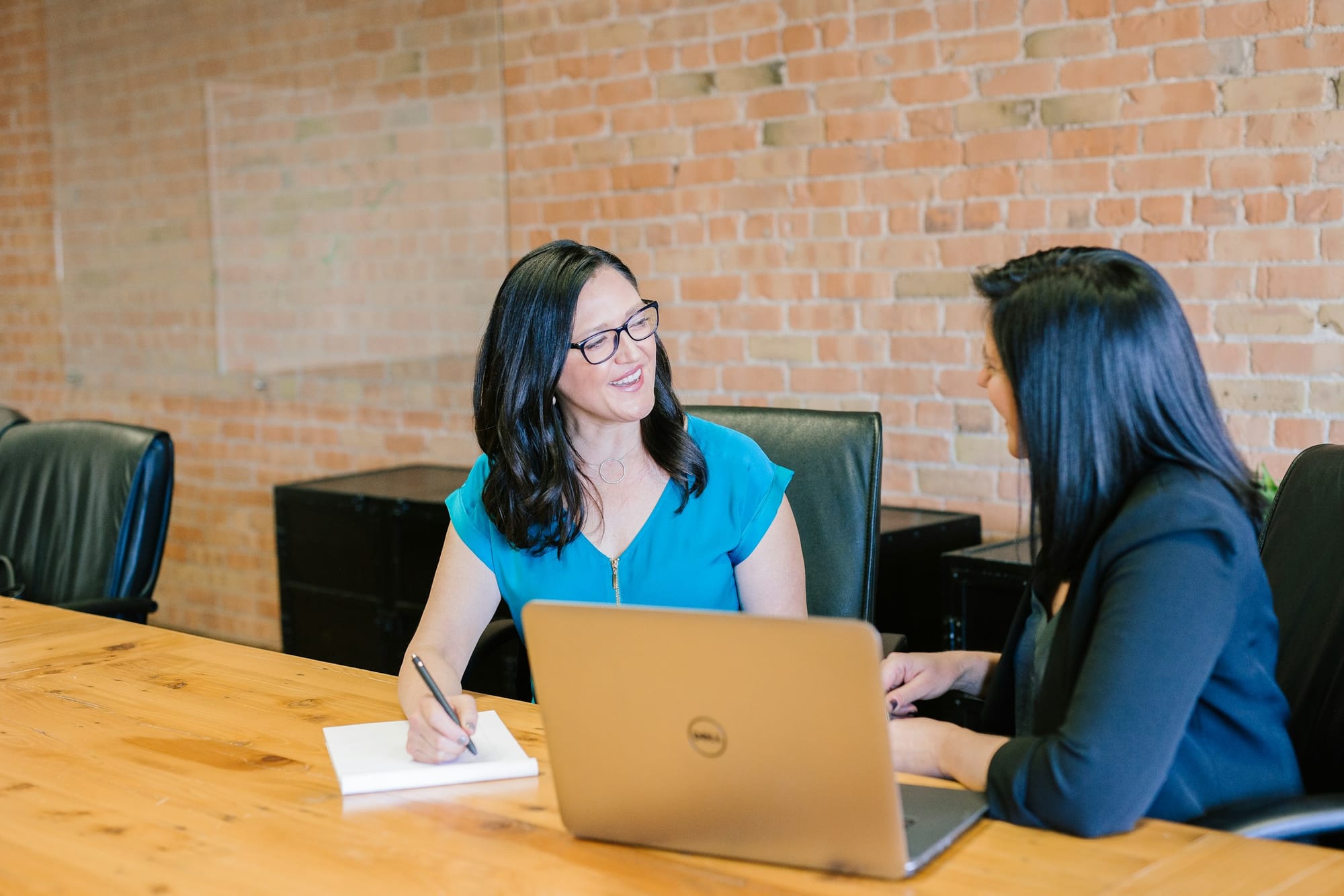 women on a laptop - AI Appointment Setters