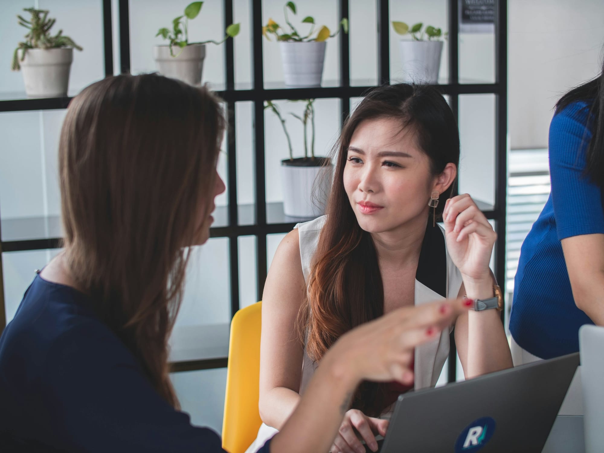 women on a laptop - AI Appointment Setters