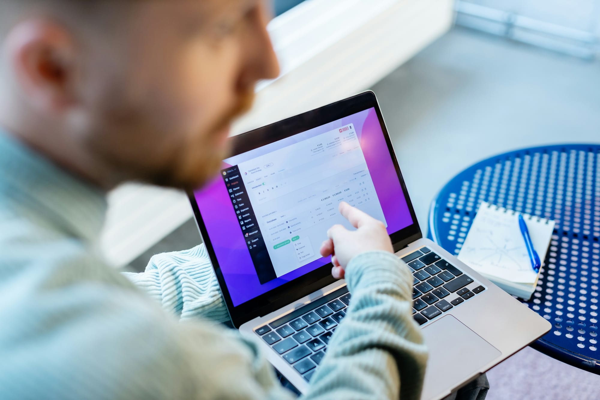 Man pointing at Laptop - AI Employee Scheduling