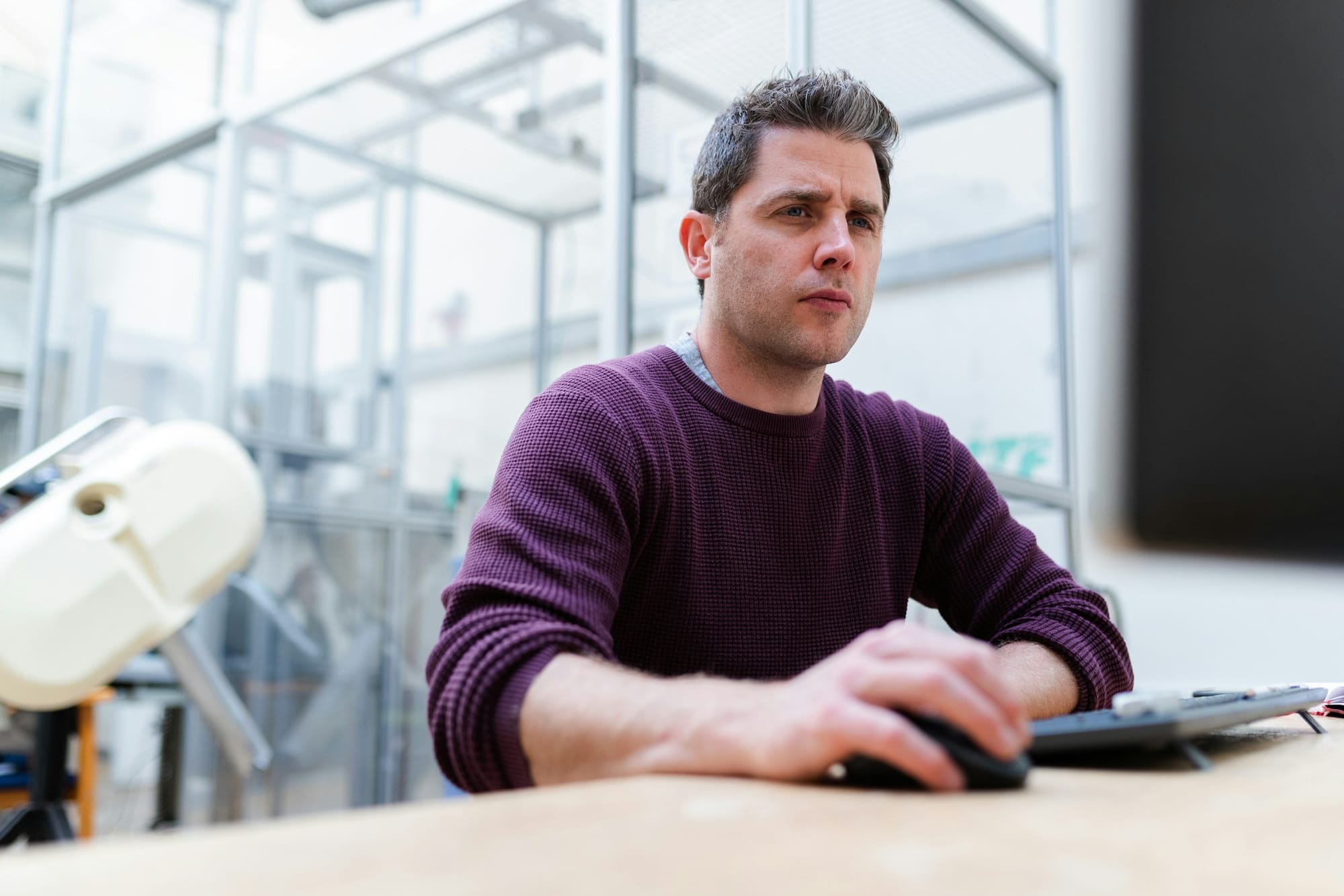 man using a mouse - Calendar Automation